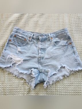 Levis 501 Buttonfly Distressed And Faded Denim Shorts Size W27
